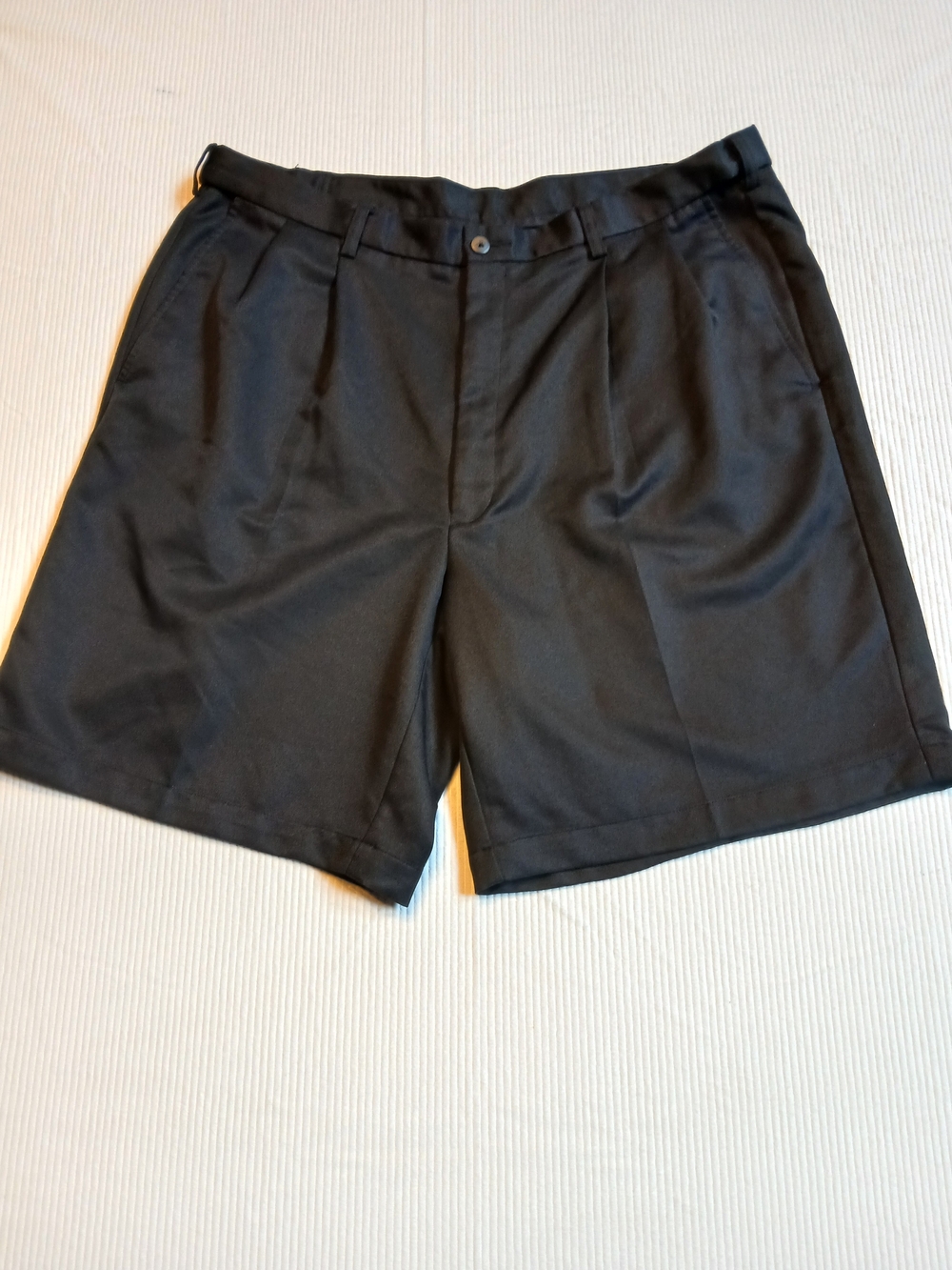 Haggar Shorts Mens Black Pleated Size 40 Lightweight Wrinkle Resistant Classic